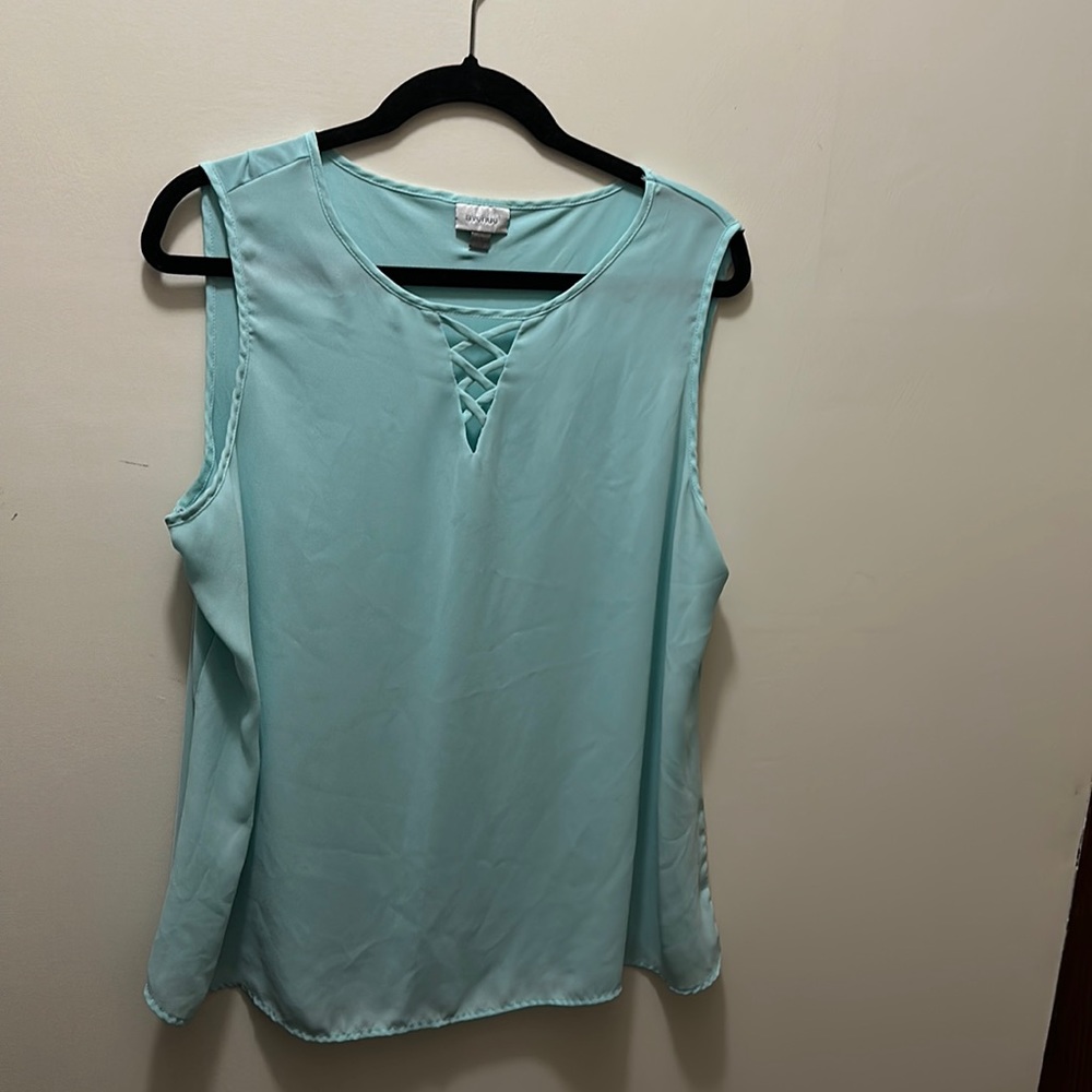 NWOT Avenue dressy tank top